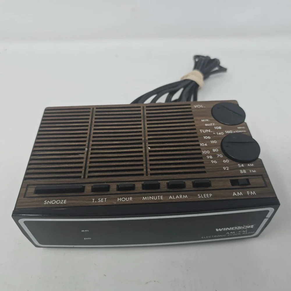 Windsor AM/FM Electronic Clock Radio